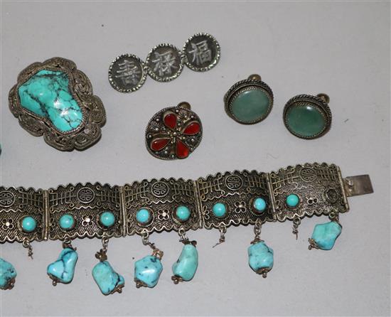A group of Chinese silver filigree work and hardstone mounted jewellery, bracelet 8.5cm (8)